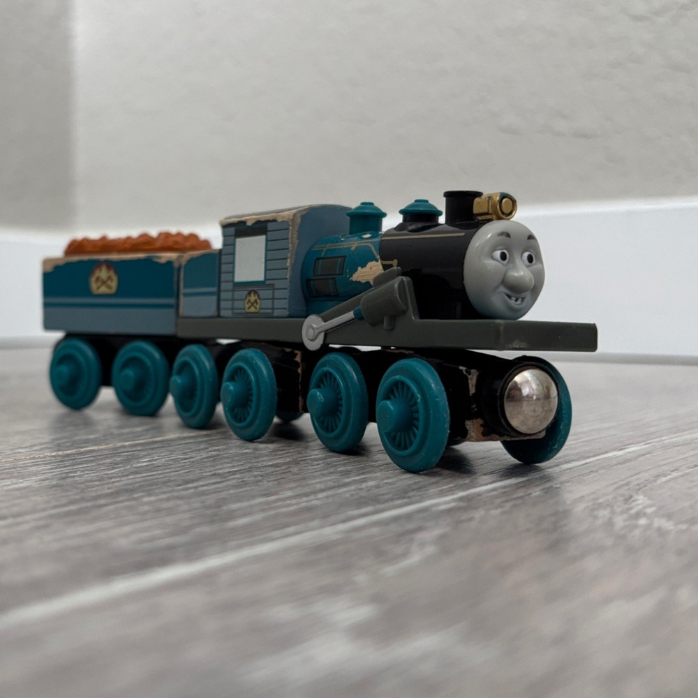Wooden Ferdinand with Tender - Picture 2 of 8